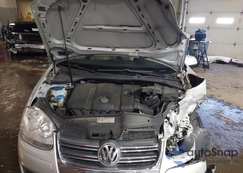 2010 Volkswagen Jetta Limited Edition z USA, uszkodzony, nr VIN 3VWRZ7AJ6AM162658